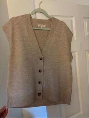 Grade & Gather Sleeveless Button-Front Knit Vest - Beige size M